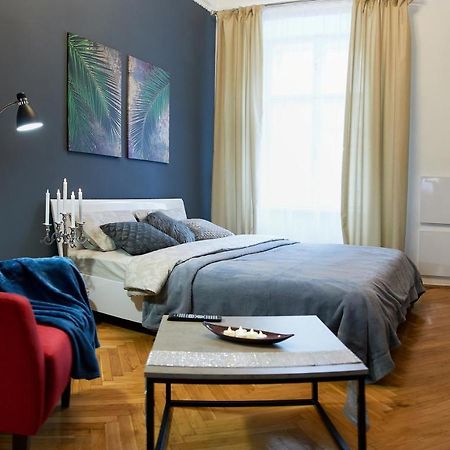 Stylish Apartments In The Center Lviv Exterior photo