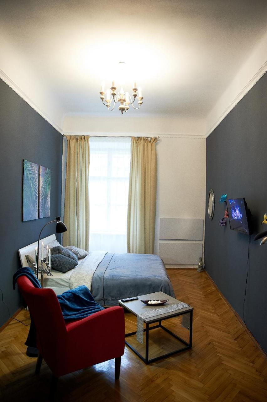 Stylish Apartments In The Center Lviv Exterior photo