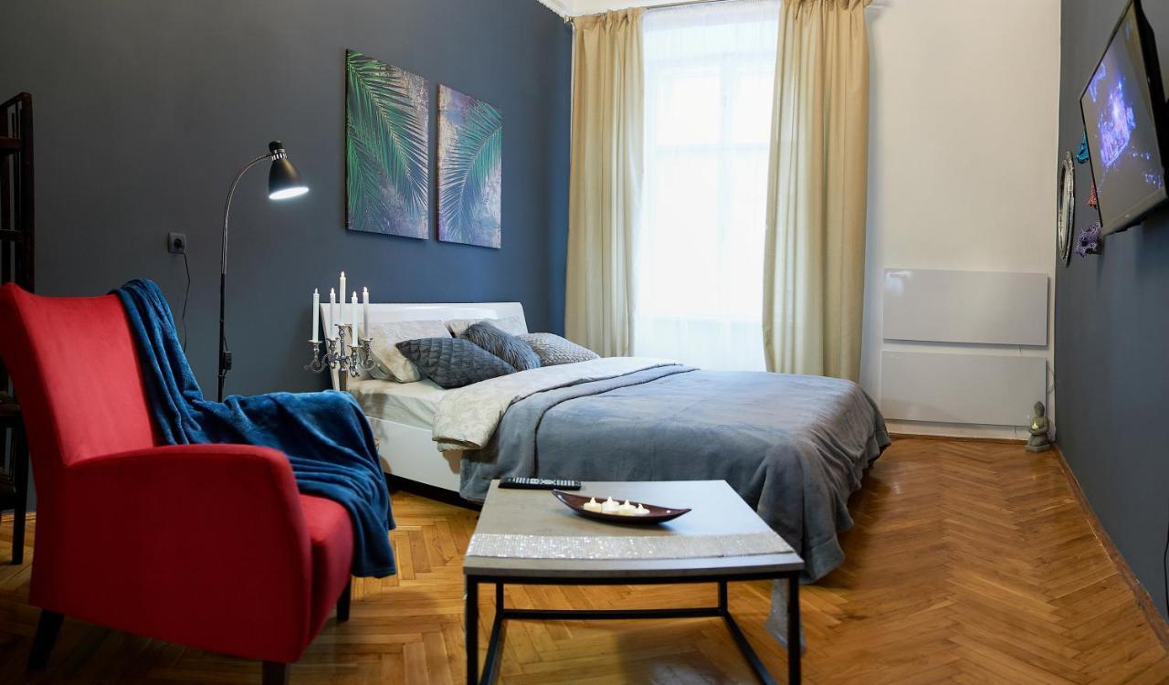 Stylish Apartments In The Center Lviv Exterior photo